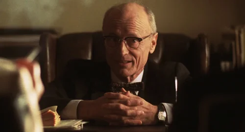 Still frame 21 from Catch Me If You Can (2002) directed by Steven Spielberg