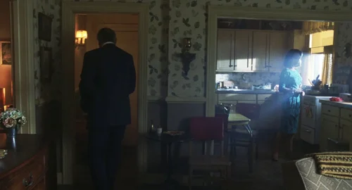 Still frame 25 from Catch Me If You Can (2002) directed by Steven Spielberg