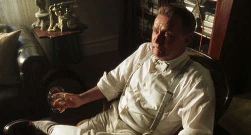 Still frame 92 from Catch Me If You Can (2002) directed by Steven Spielberg