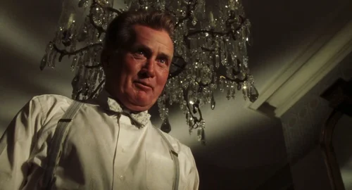 Still frame 93 from Catch Me If You Can (2002) directed by Steven Spielberg