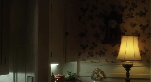 Still frame 98 from Catch Me If You Can (2002) directed by Steven Spielberg