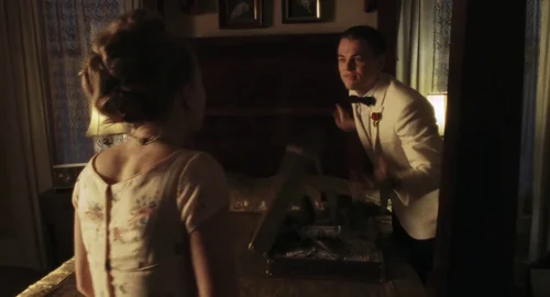 Still frame 107 from Catch Me If You Can (2002) directed by Steven Spielberg