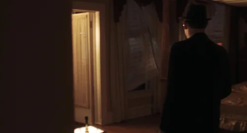 Still frame 113 from Catch Me If You Can (2002) directed by Steven Spielberg
