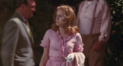 Still frame 112 from Catch Me If You Can (2002) directed by Steven Spielberg
