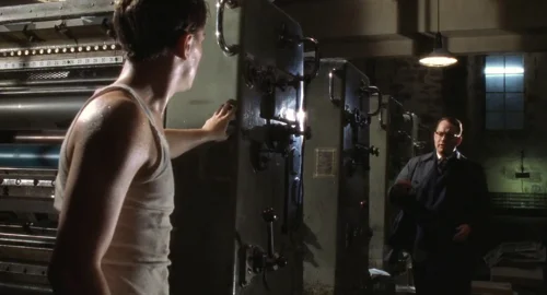 Still frame 122 from Catch Me If You Can (2002) directed by Steven Spielberg