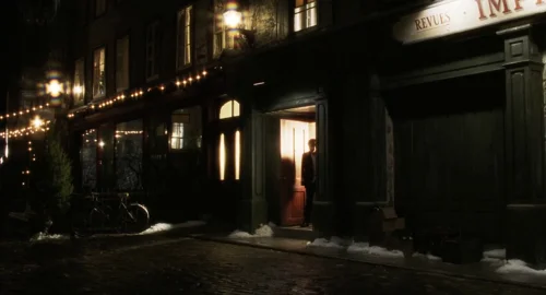 Still frame 126 from Catch Me If You Can (2002) directed by Steven Spielberg