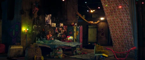 Still frame 93 from Chappie (2015) directed by Neill Blomkamp