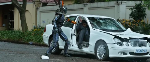 Still frame 106 from Chappie (2015) directed by Neill Blomkamp