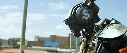 Still frame 140 from Chappie (2015) directed by Neill Blomkamp