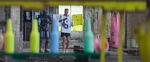 Still frame 50 from Chappie (2015) directed by Neill Blomkamp