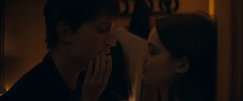 Still frame 13 from Cherry (2021) directed by Anthony Russo, Joe Russo