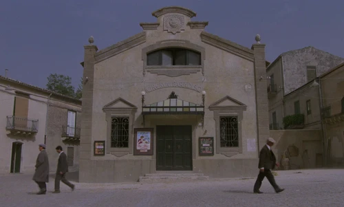 Still frame 33 from Cinema Paradiso (1988) directed by Giuseppe Tornatore