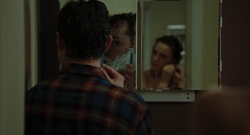 Still frame 61 from Closer (2004) directed by Mike Nichols