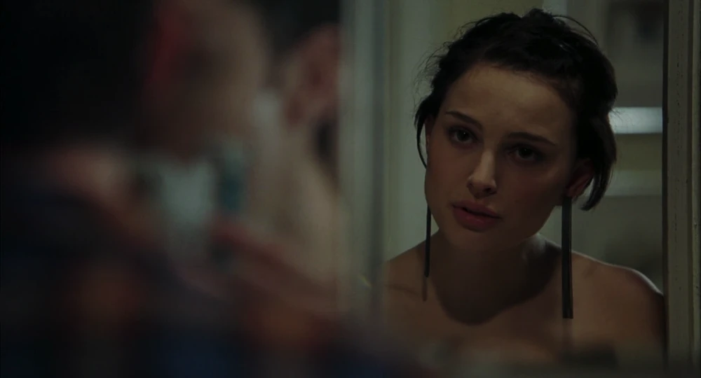 Still frame 62 from Closer (2004) directed by Mike Nichols