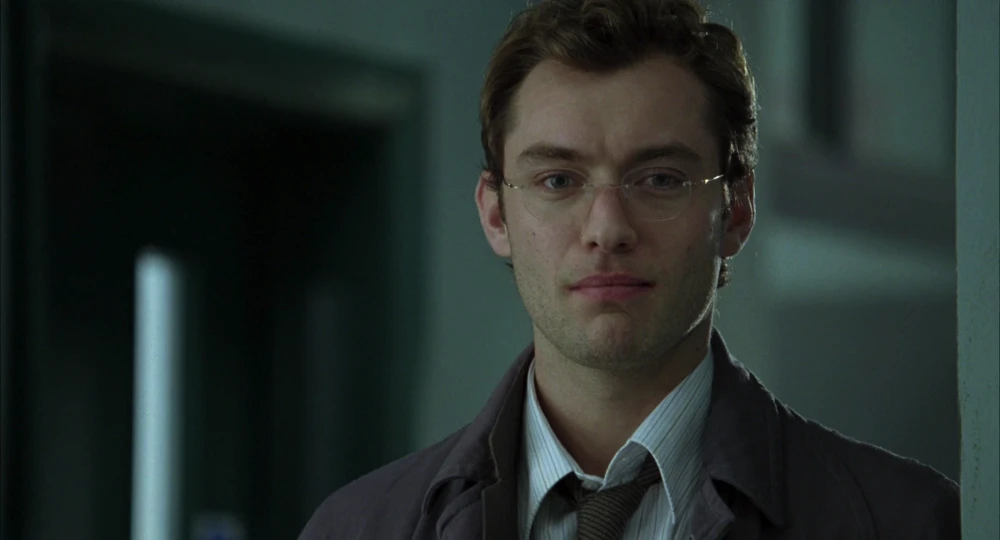 Still frame 3 from Closer (2004) directed by Mike Nichols