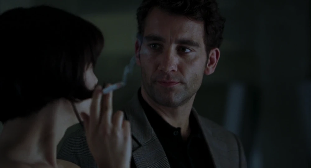 Still frame 69 from Closer (2004) directed by Mike Nichols