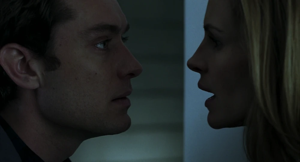 Still frame 80 from Closer (2004) directed by Mike Nichols