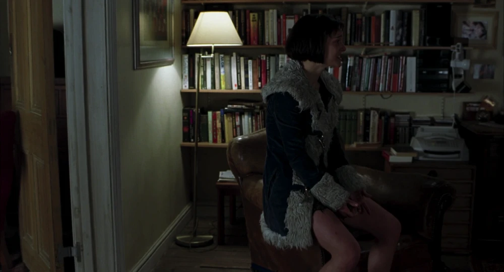 Still frame 93 from Closer (2004) directed by Mike Nichols