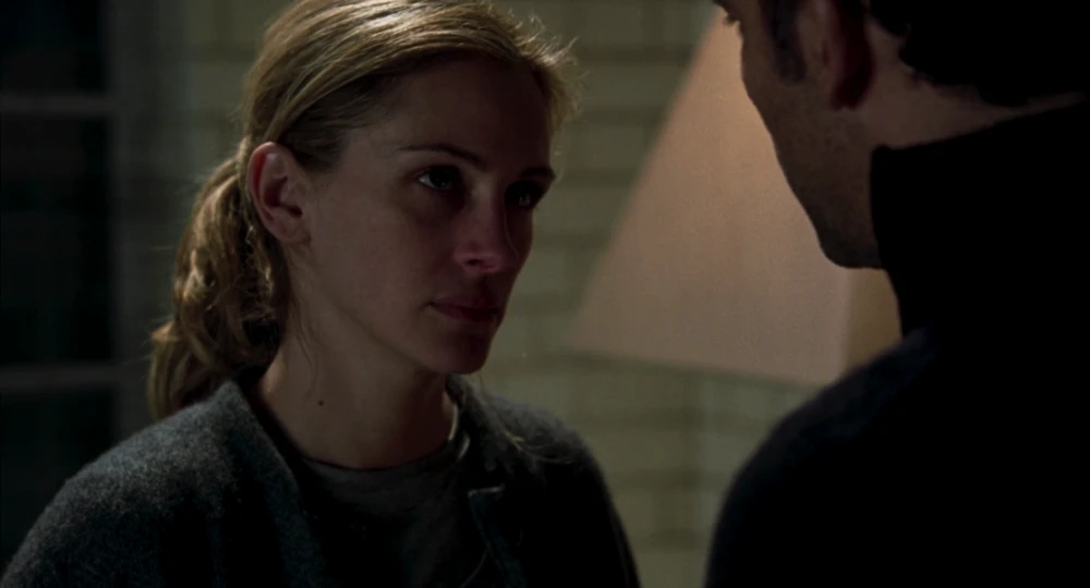 Still frame 102 from Closer (2004) directed by Mike Nichols