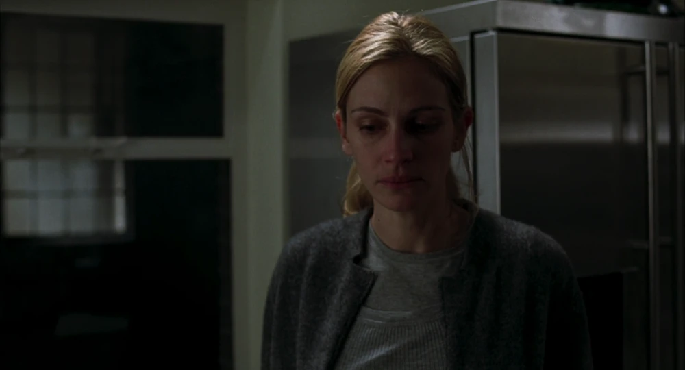 Still frame 103 from Closer (2004) directed by Mike Nichols