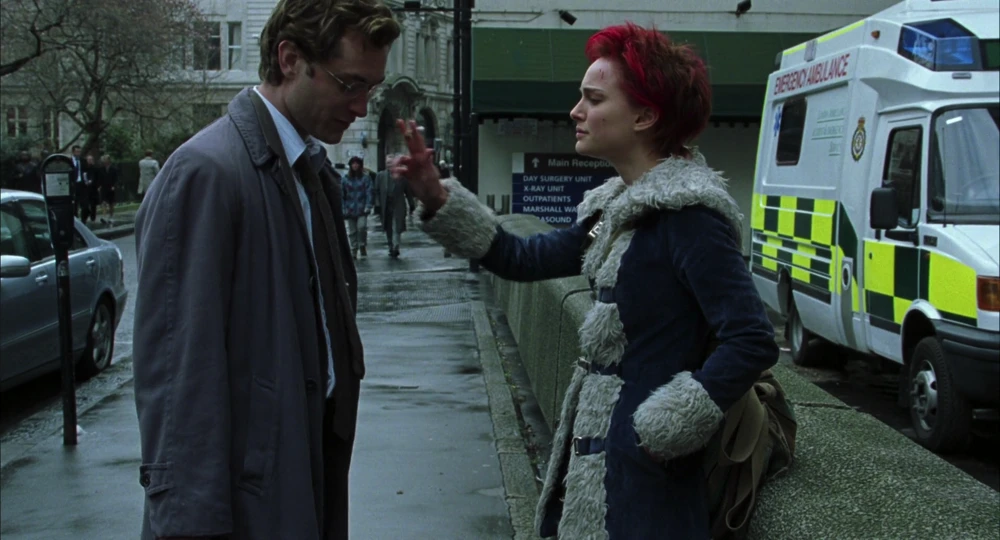 Still frame 9 from Closer (2004) directed by Mike Nichols
