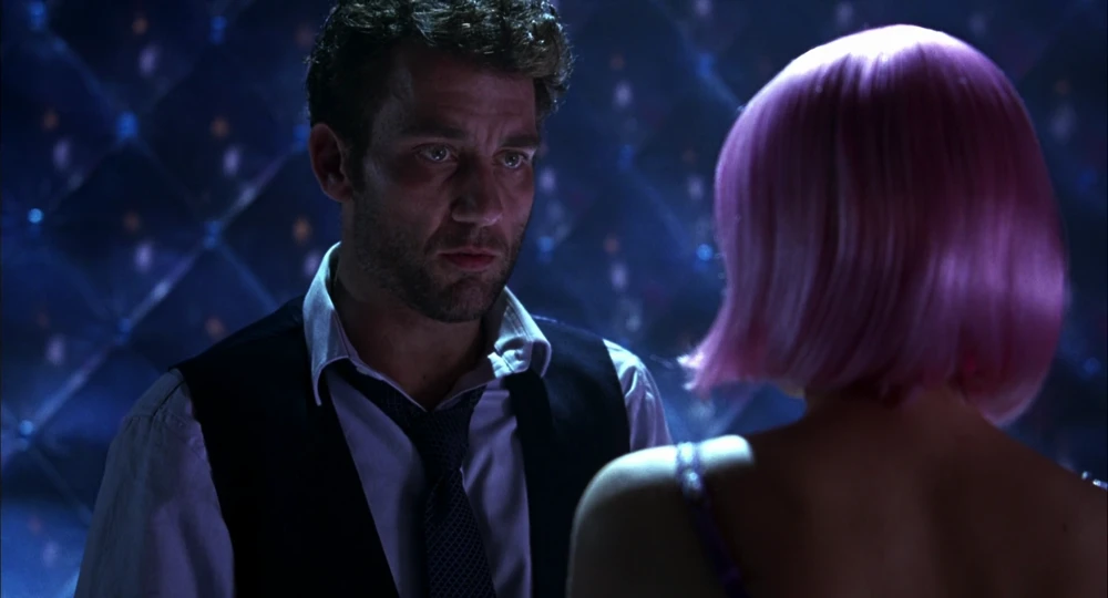 Still frame 113 from Closer (2004) directed by Mike Nichols