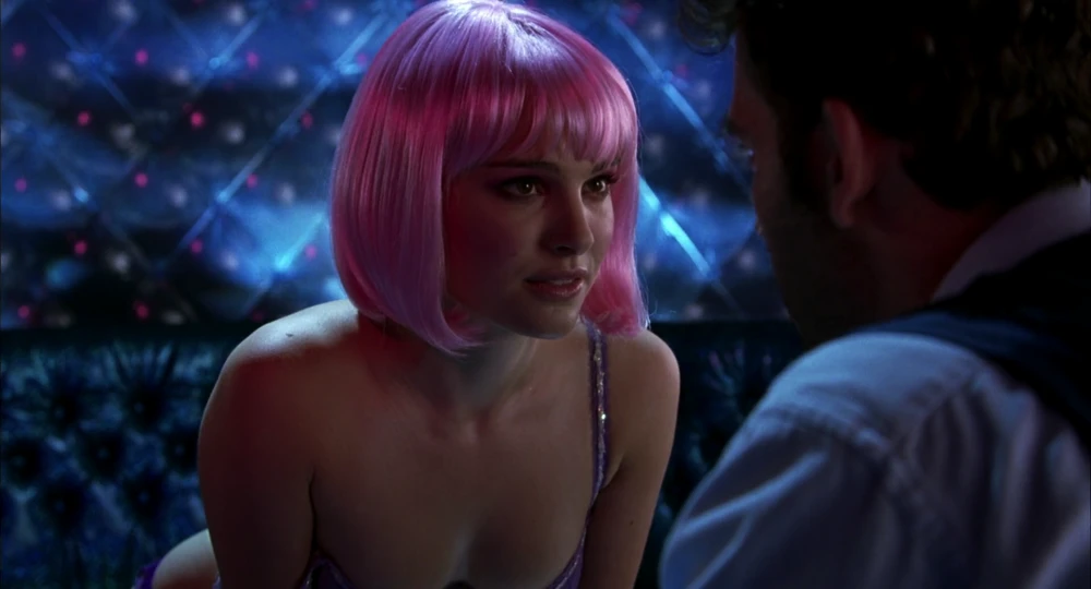 Still frame 122 from Closer (2004) directed by Mike Nichols