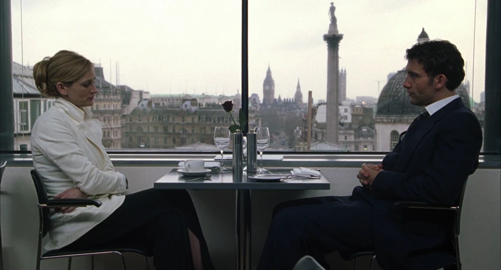 Still frame 130 from Closer (2004) directed by Mike Nichols