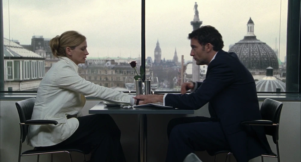 Still frame 132 from Closer (2004) directed by Mike Nichols