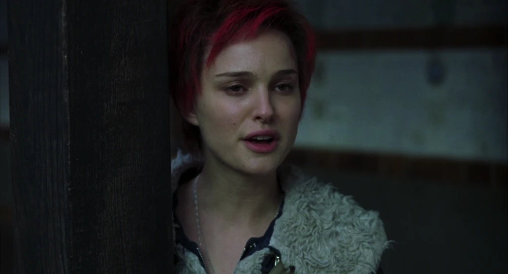 Still frame 12 from Closer (2004) directed by Mike Nichols