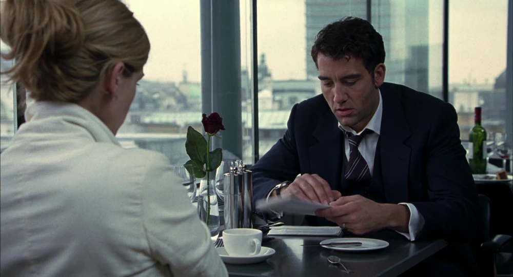 Still frame 133 from Closer (2004) directed by Mike Nichols