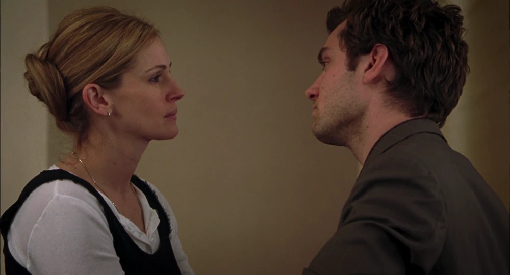 Still frame 136 from Closer (2004) directed by Mike Nichols