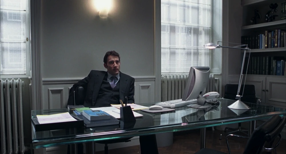 Still frame 142 from Closer (2004) directed by Mike Nichols