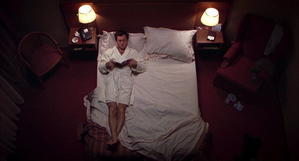 Still frame 148 from Closer (2004) directed by Mike Nichols