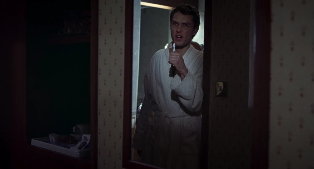 Still frame 151 from Closer (2004) directed by Mike Nichols