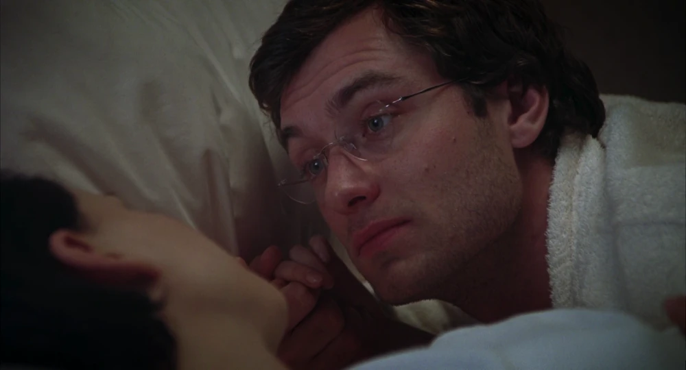 Still frame 156 from Closer (2004) directed by Mike Nichols