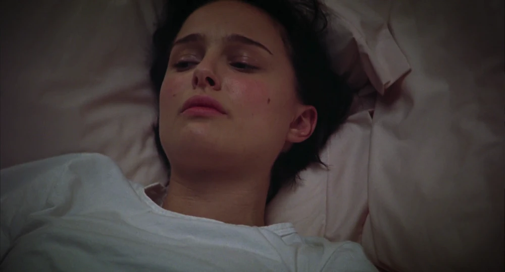Still frame 157 from Closer (2004) directed by Mike Nichols