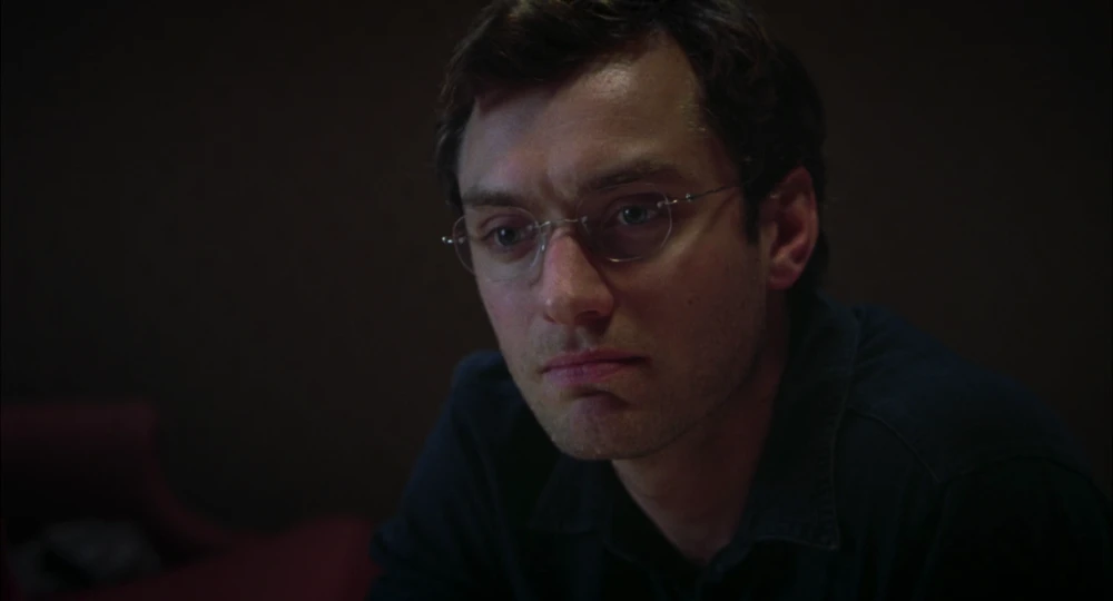 Still frame 159 from Closer (2004) directed by Mike Nichols