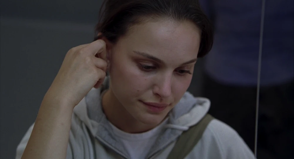 Still frame 165 from Closer (2004) directed by Mike Nichols