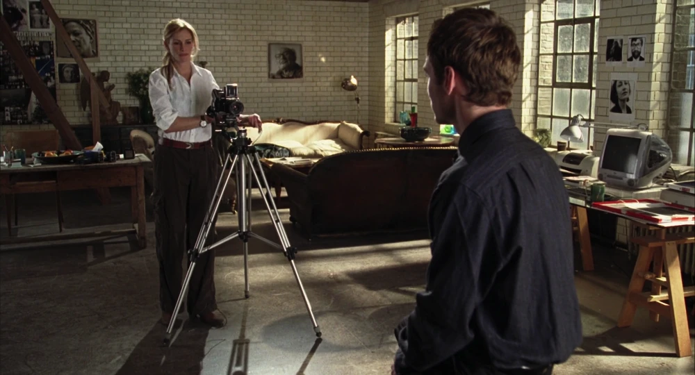 Still frame 24 from Closer (2004) directed by Mike Nichols