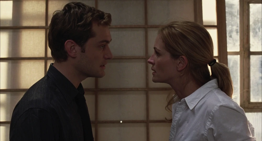 Still frame 31 from Closer (2004) directed by Mike Nichols