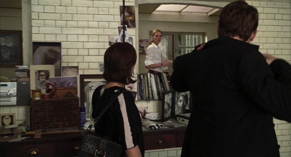 Still frame 33 from Closer (2004) directed by Mike Nichols