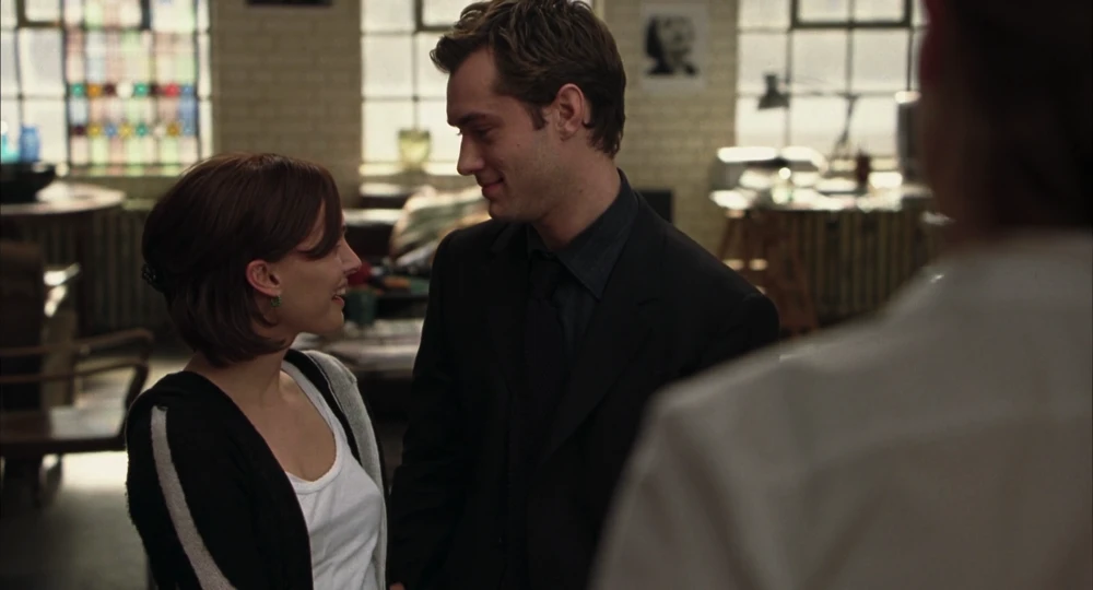 Still frame 36 from Closer (2004) directed by Mike Nichols