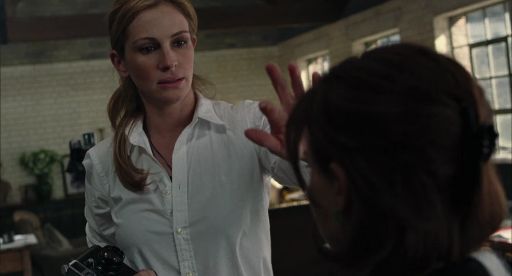 Still frame 40 from Closer (2004) directed by Mike Nichols