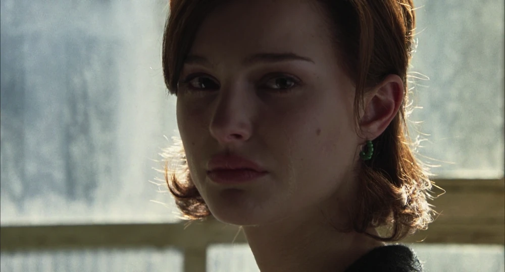 Still frame 42 from Closer (2004) directed by Mike Nichols