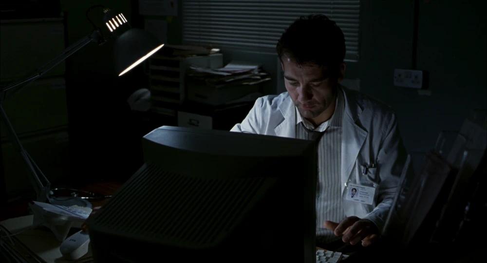 Still frame 53 from Closer (2004) directed by Mike Nichols