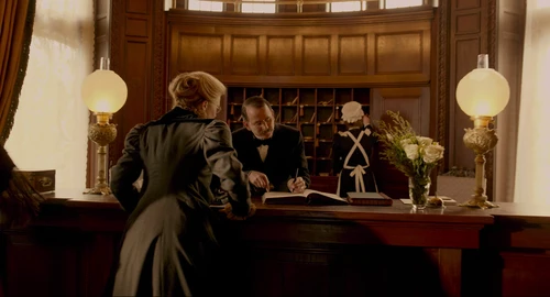 Still frame 81 from Crimson Peak (2015) directed by Guillermo del Toro