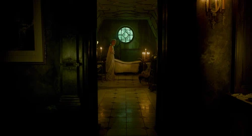 Still frame 109 from Crimson Peak (2015) directed by Guillermo del Toro