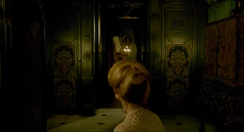 Still frame 111 from Crimson Peak (2015) directed by Guillermo del Toro