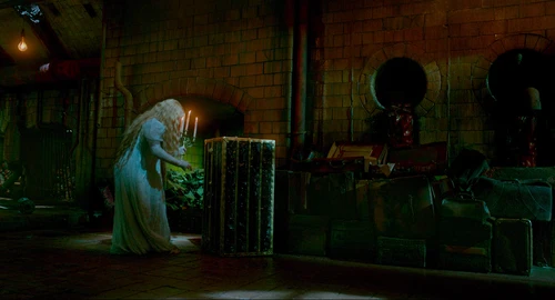Still frame 143 from Crimson Peak (2015) directed by Guillermo del Toro